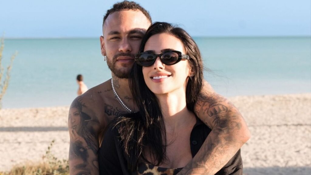 Bruna Biancardi encanta ao declarar amor por Neymar em passeio na praia